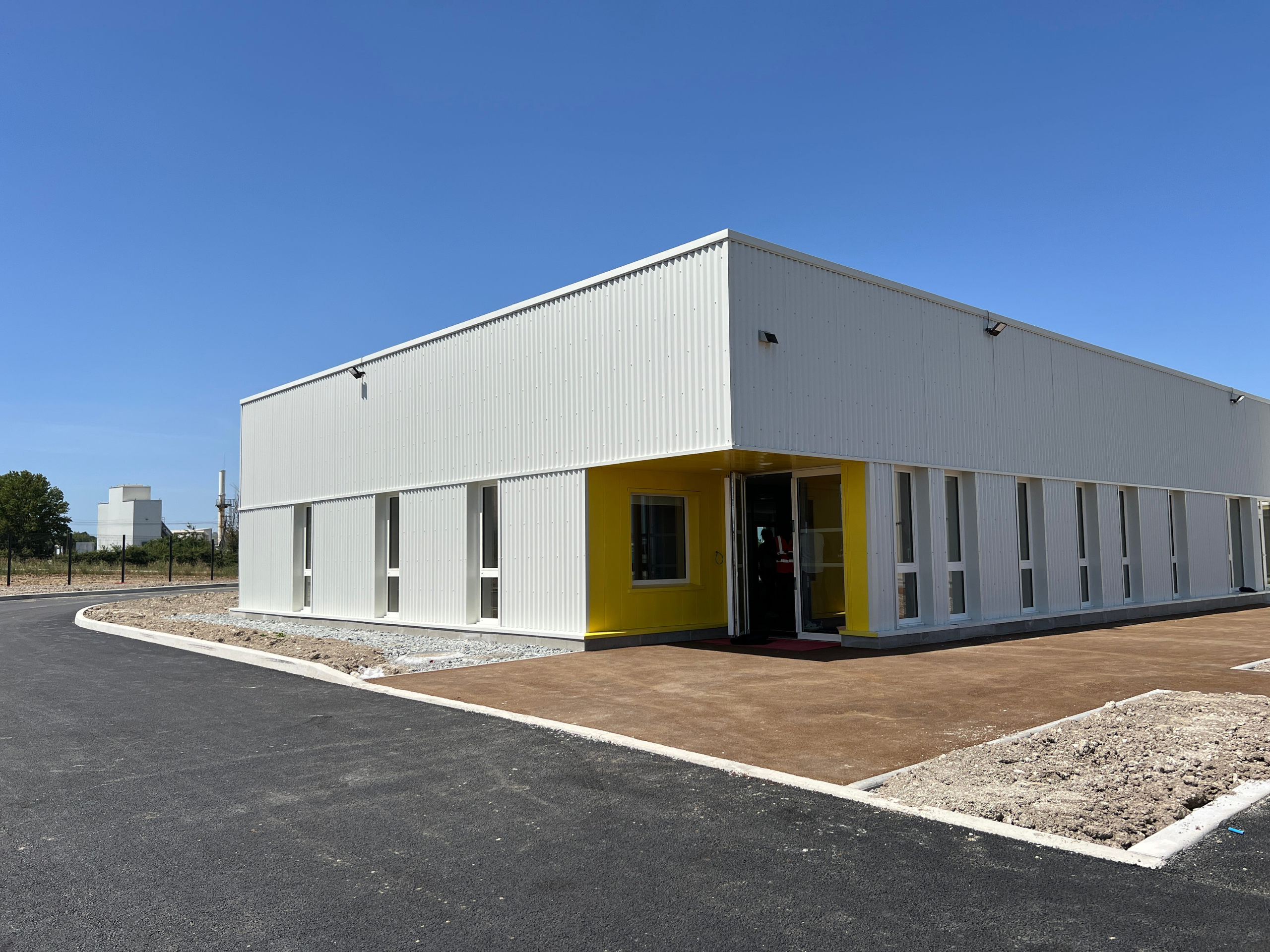 Façade bâtiment d'activité Colas à Saintes